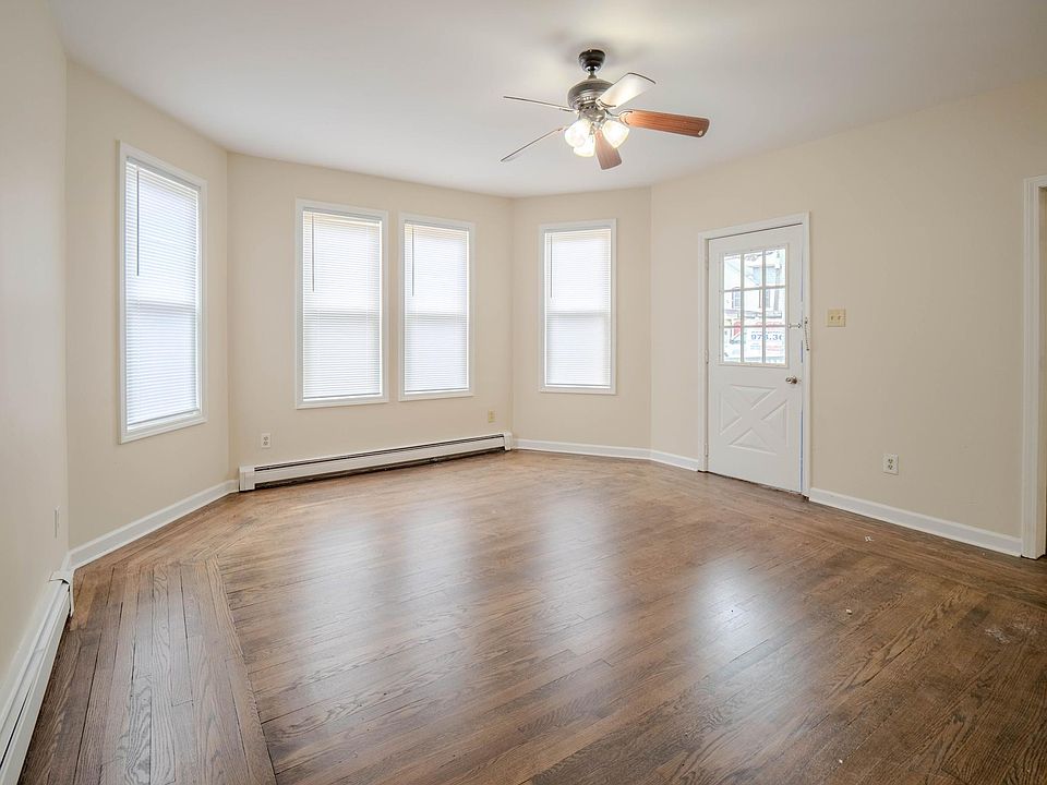 1st image of 48 Unionville Ave #1