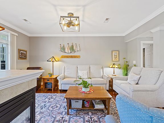 5th image of 901 Knoll Shores Ct. #301