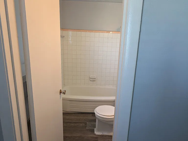 East Lake Apartments — Photo 24