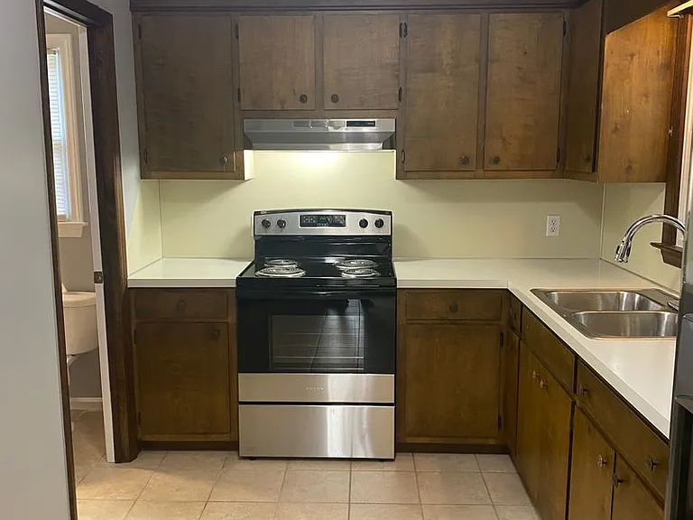 1509 N Respess St — Photo 9