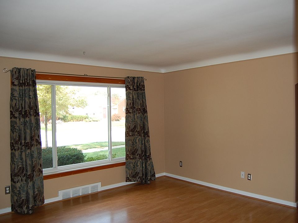 2nd image of 28923 Minton St