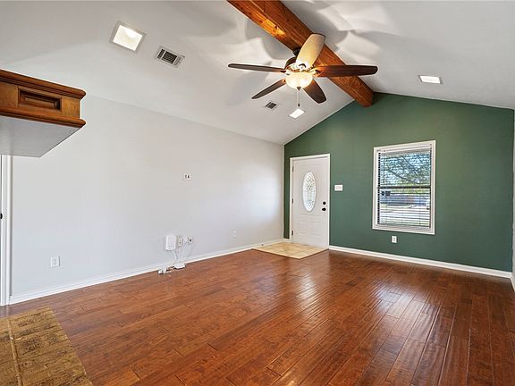 4th image of 4018 Kenwood Dr