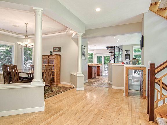 5th image of 4928 Wakefield Ave NE