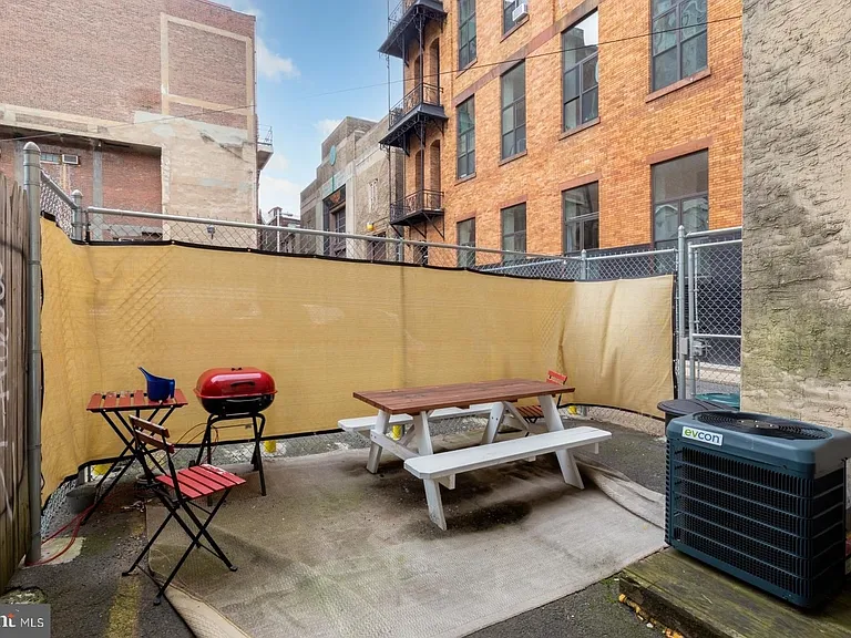 1341 Lombard St #2 — Photo 15