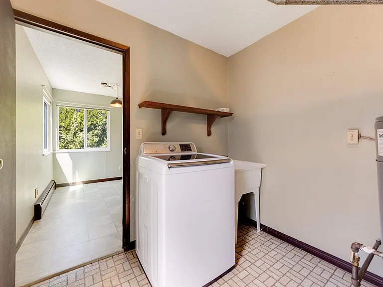 5191 Chetwynd Ave — Photo 9