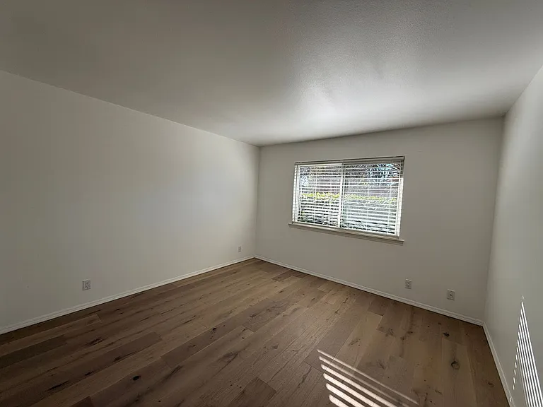 2441 Iron Ridge Ct — Photo 34