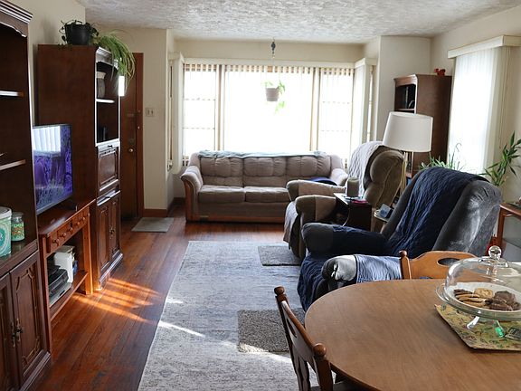 3rd image of 459 S Nelson Ave