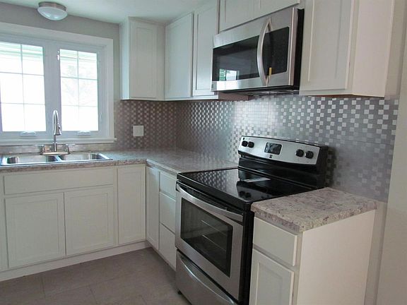 3rd image of 1225 Park Ave