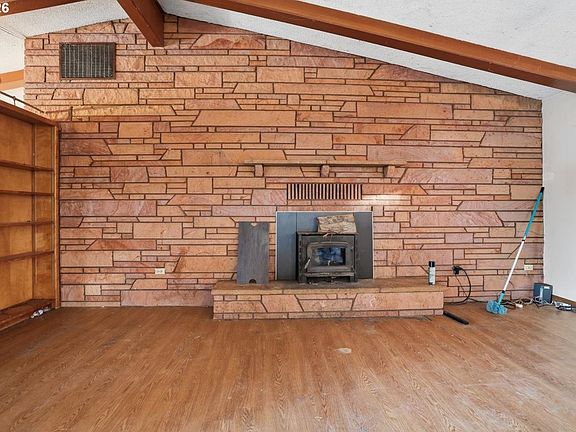 5th image of 4429 Oak Rd