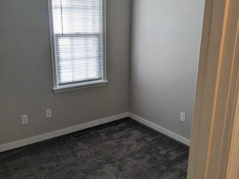 2219 W 4th St — Photo 20