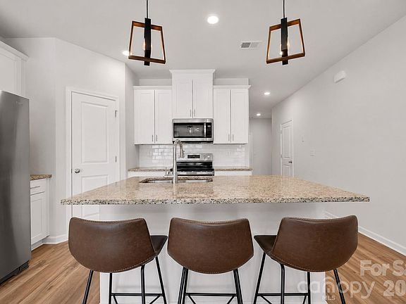 5th image of 1021 Plumcrest Dr