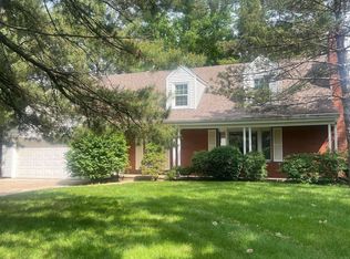 817 W Fairlawn Ln, Peoria, IL