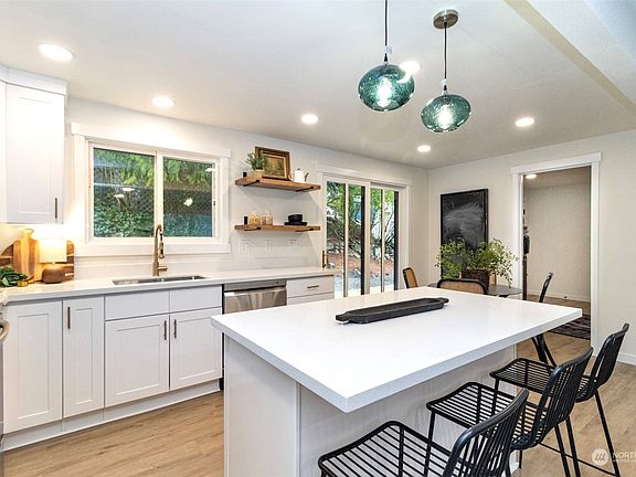 5th image of 11605 Glendale Way S