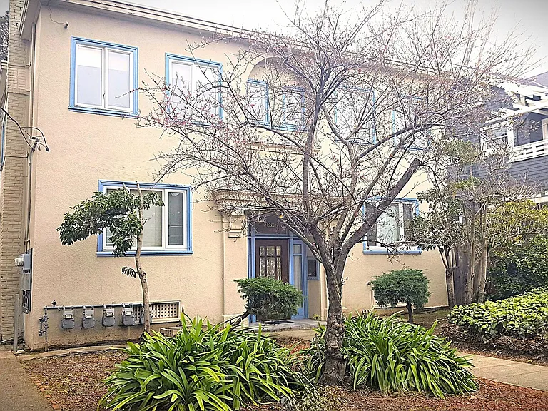 2718 College Ave — Photo 1