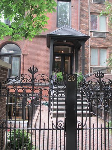 1st image of 26 E Bellevue Pl Unit 3