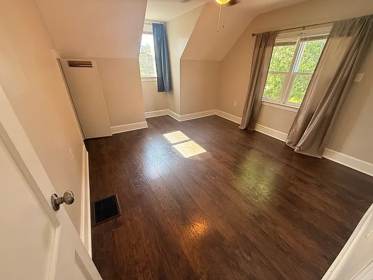 211 Hagan St — Photo 22