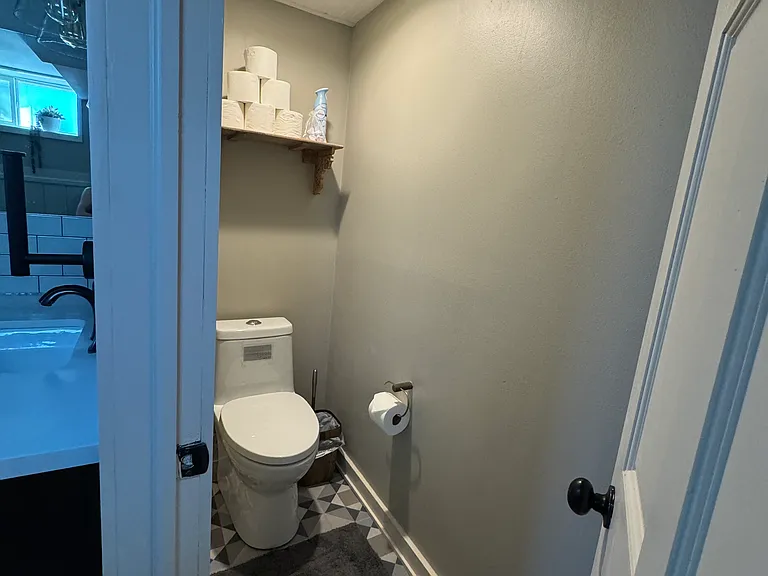 7602 Corby Cir — Photo 23