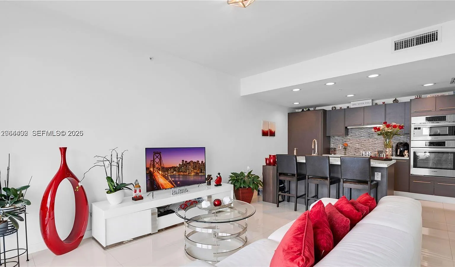 1 bed, 1.0 bath, $2,350 — Photo 2