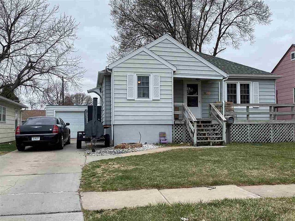 1st image of 1108 W B St