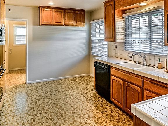 5th image of 16100 Gledhill St