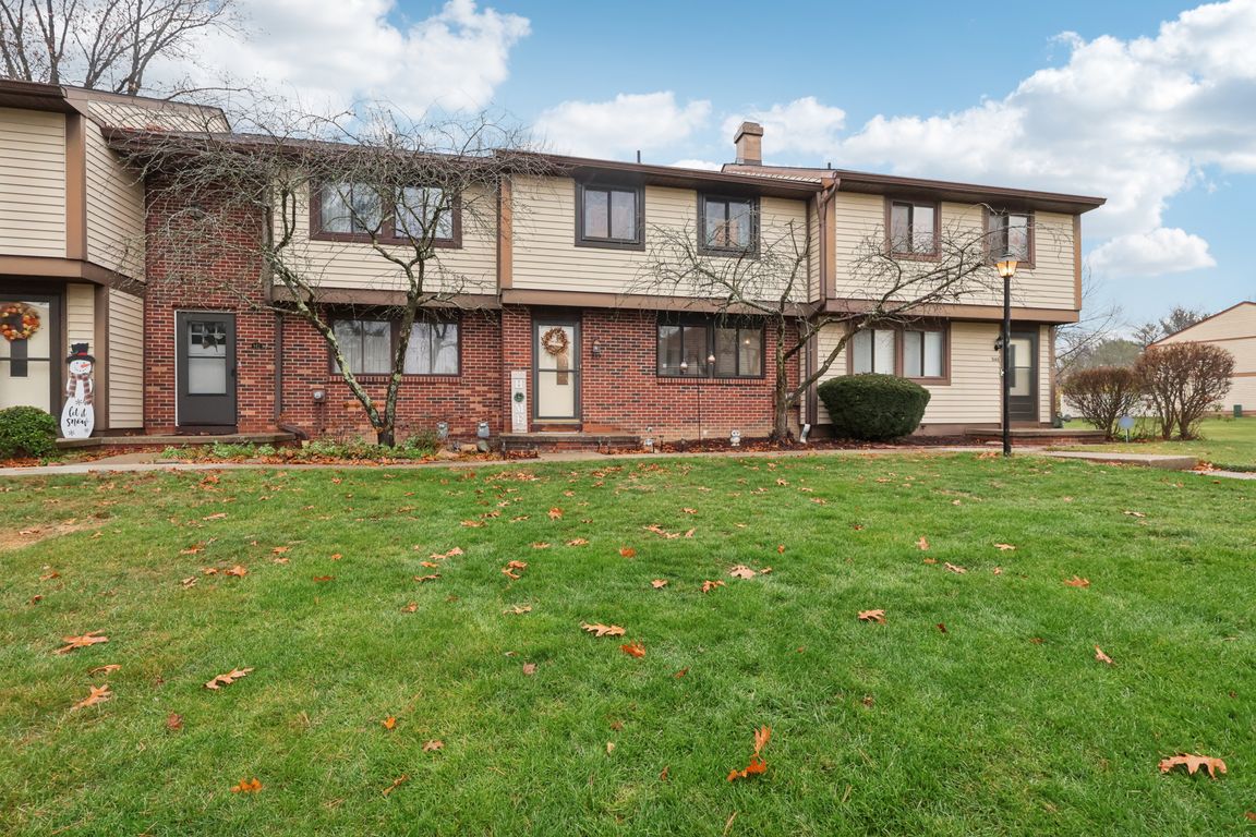 Hampton Ridge Dr-S2611-001.jpg