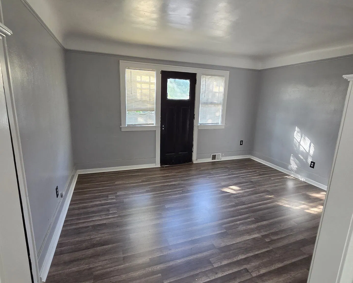 15718 Northlawn St — Photo 3