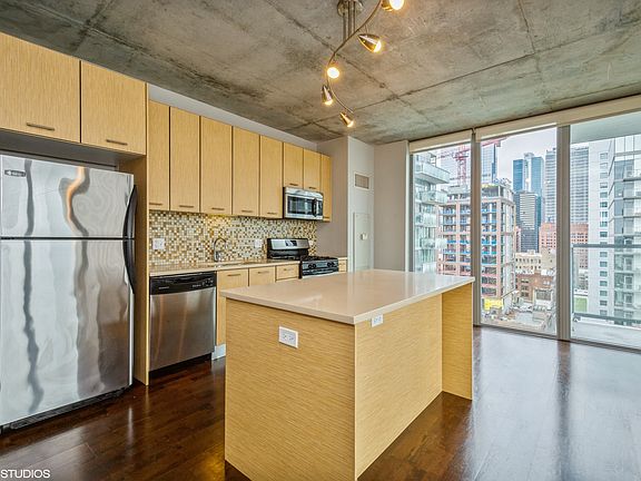 3rd image of 659 W Randolph St #1514