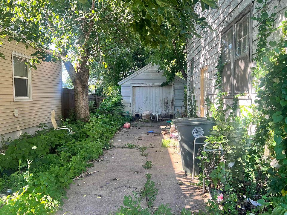 2nd image of 1433 Forest Ave