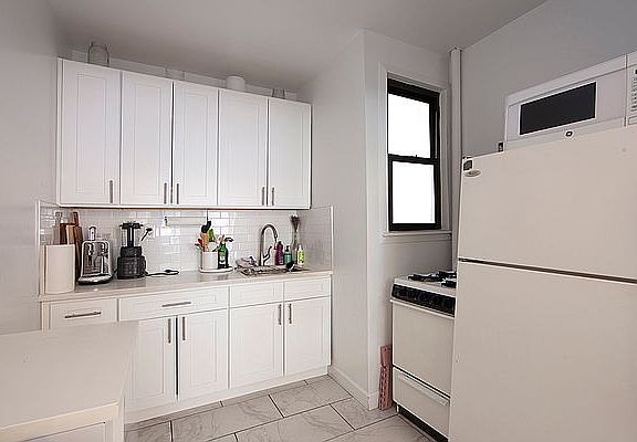 3rd image of 1059 1st Ave APT 3A
