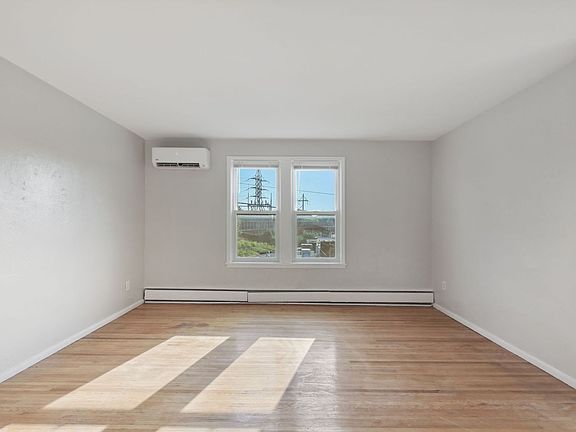 4th image of 1605 Marshall Ave APT 5