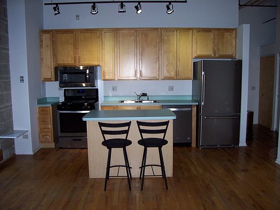 5th image of 1934 N Washtenaw Ave APT 102
