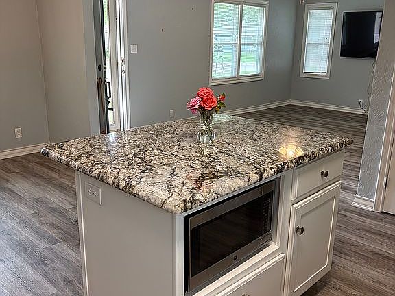 4th image of 706 Elizabeth Dr NW