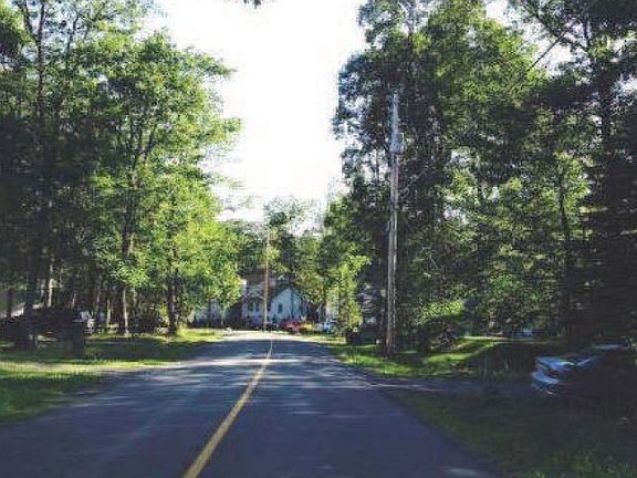 4th image of 2321 Hamlet Dr