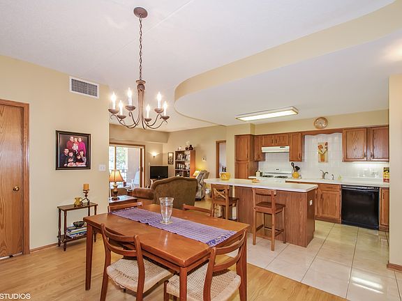 4th image of 7420 W Lawrence Ave Unit 208