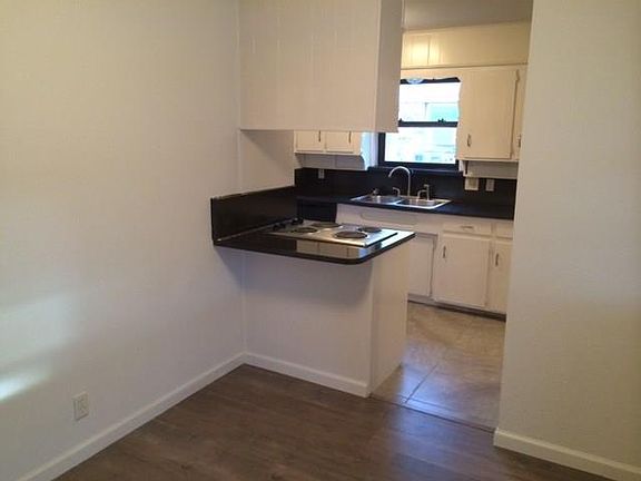 3rd image of 5917 McCart Ave