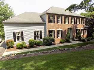 19 October Hill Rd, Oak Ridge, NJ 07438