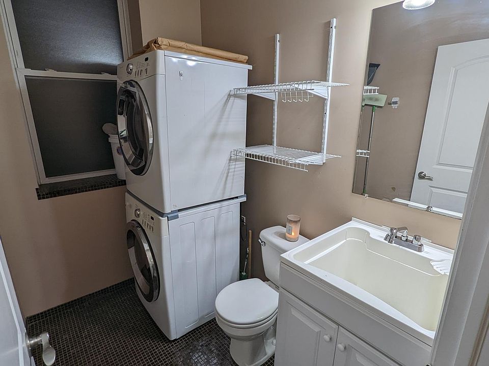 Half bath/Laundry