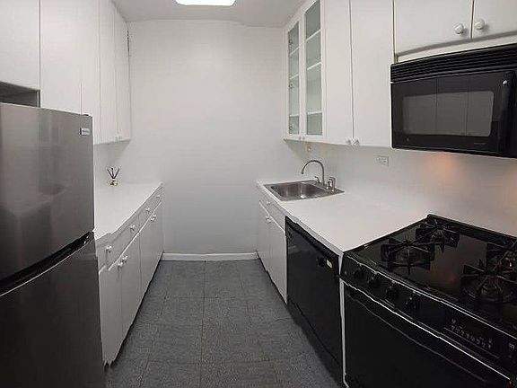 4th image of 392 Central Park W APT 8G