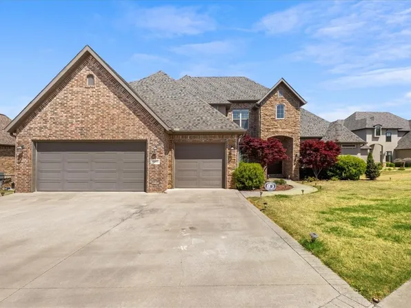 6905 W Balmoral Dr, Rogers, AR 72758