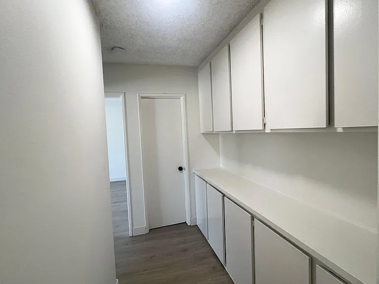 212 E Elmwood Ave — Photo 13