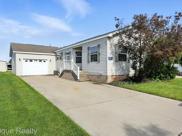 45501 Labelle Dr, Macomb, MI 48044