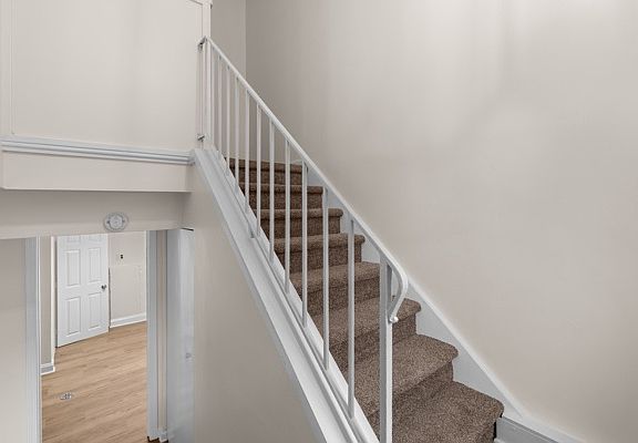 5th image of 24233 Lauren Ave