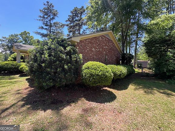 3rd image of 427 Meadowlark Dr
