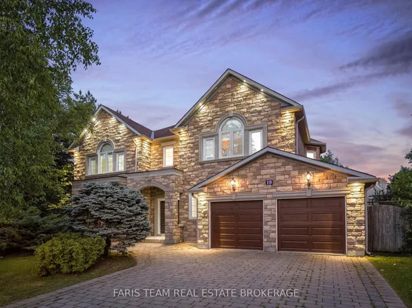 15 Clarendon Dr, Richmond Hill, ON L4B 2Z4