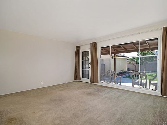 4th image of 8038 Canterbury Way