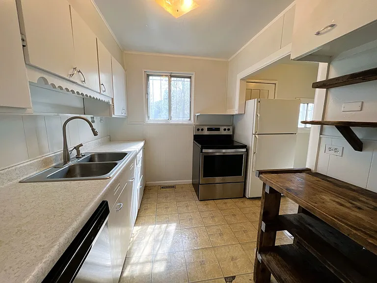 1875 W Beekman Pl — Photo 3