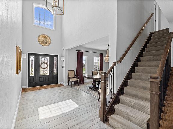 3rd image of 7482 Sierra Dr