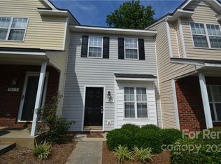 10117 Forest Landing Dr, Charlotte, NC 28213