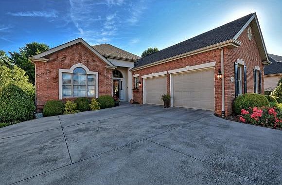 1st image of 1043 Waterbrooke Ln
