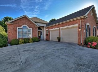 1043 Waterbrooke Ln, Johnson City, TN 37604
